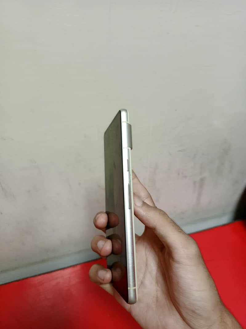 Google Pixel 7 4