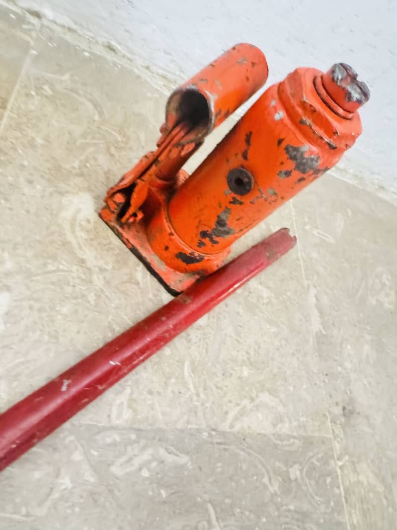 Car jack 1