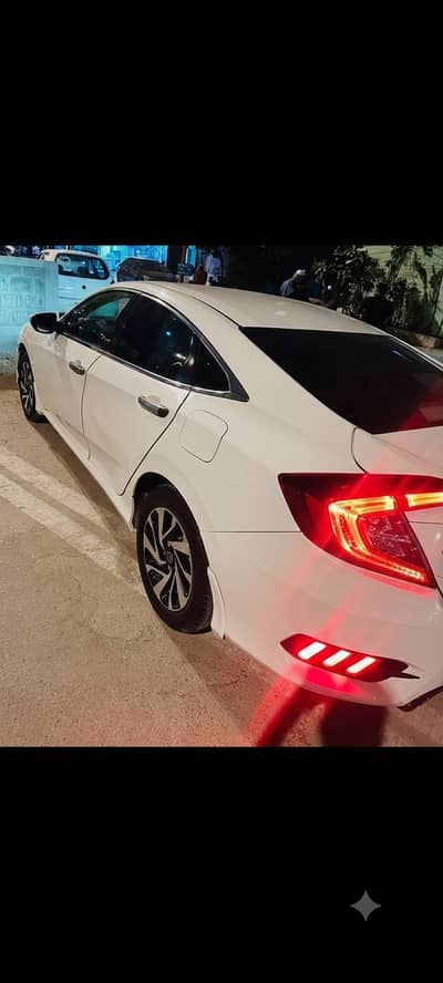 Honda Civic x UG Sunroof 1.8 (2018) Top of the line