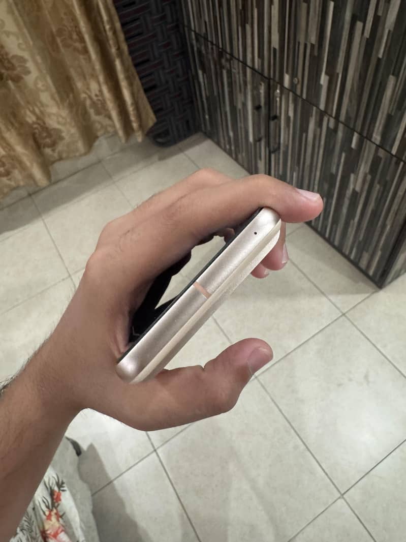 Google Pixel 8 4