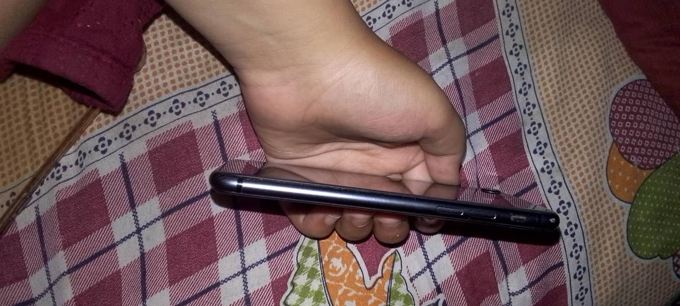 Apple iPhone 8 4