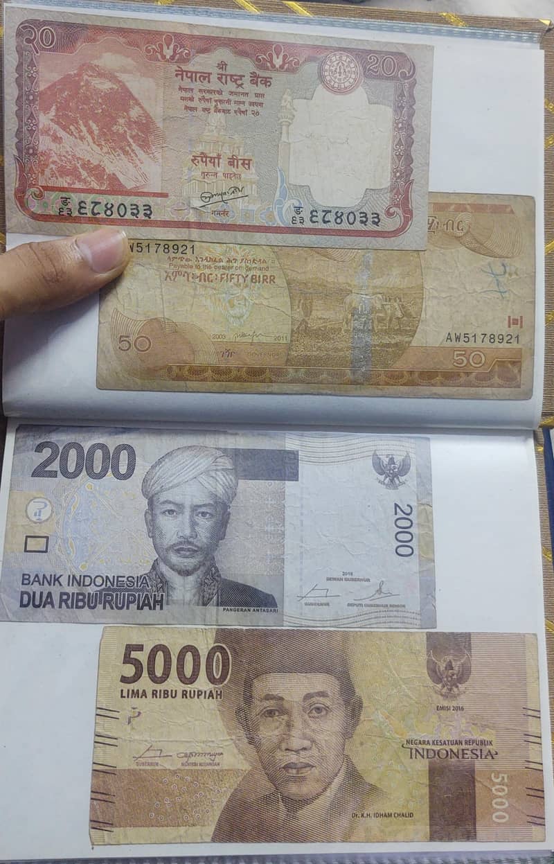 33 Foreign Notes collection from different countries. read description 4