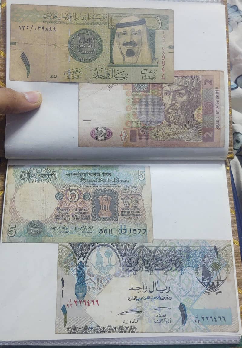 33 Foreign Notes collection from different countries. read description 6