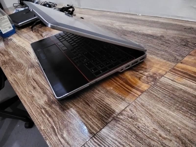 Dell E6520, 3