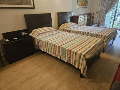 Pure Sheesham 2 single bed set with side table + mattresses
