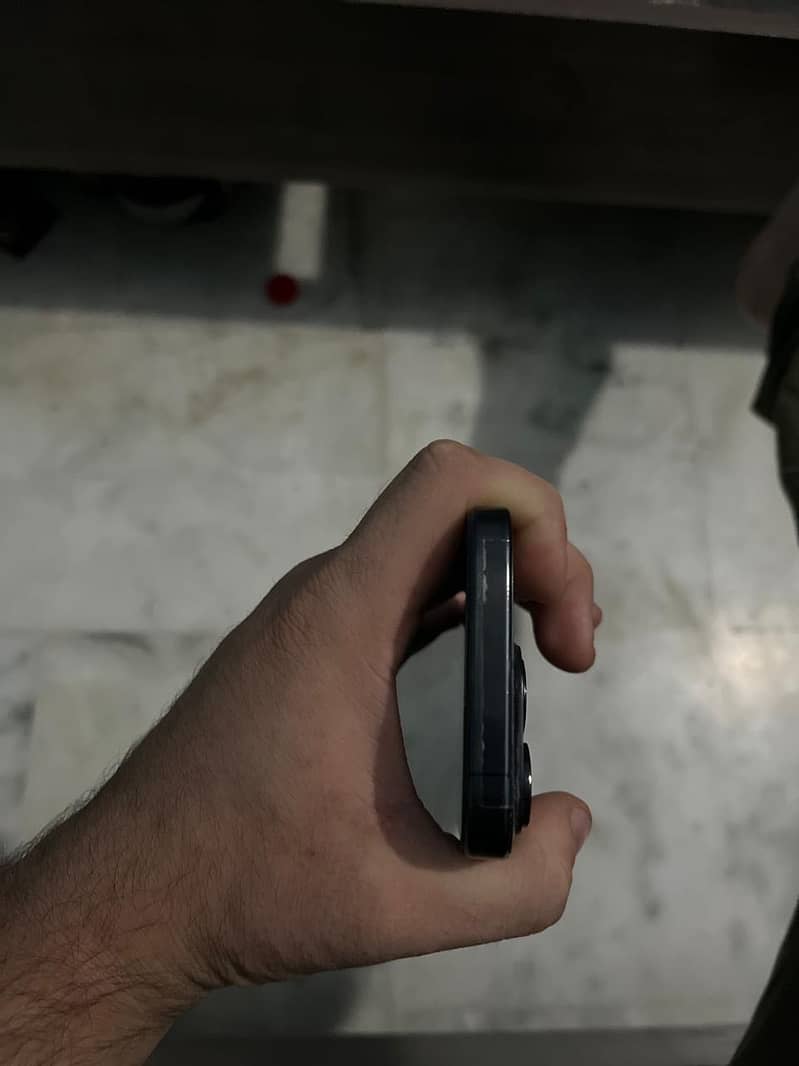 Apple iPhone 15 Pro 0
