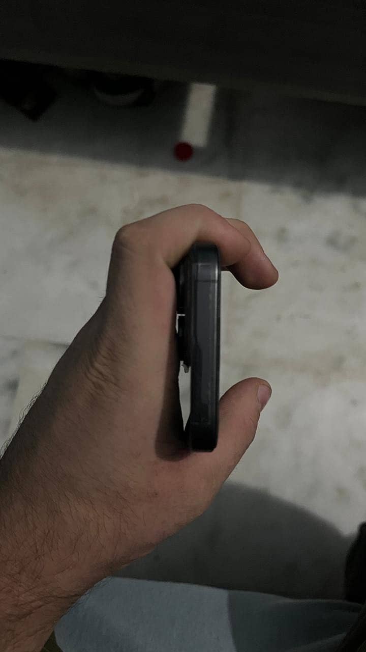 Apple iPhone 15 Pro 2