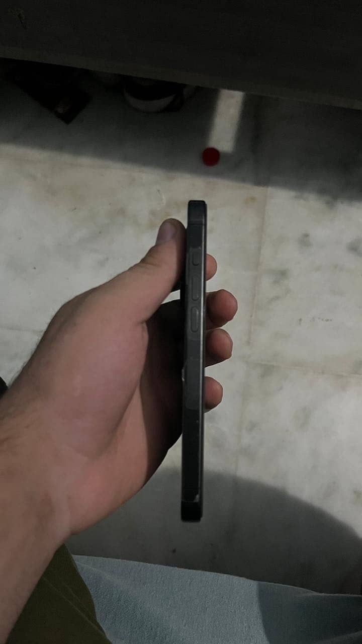 Apple iPhone 15 Pro 3