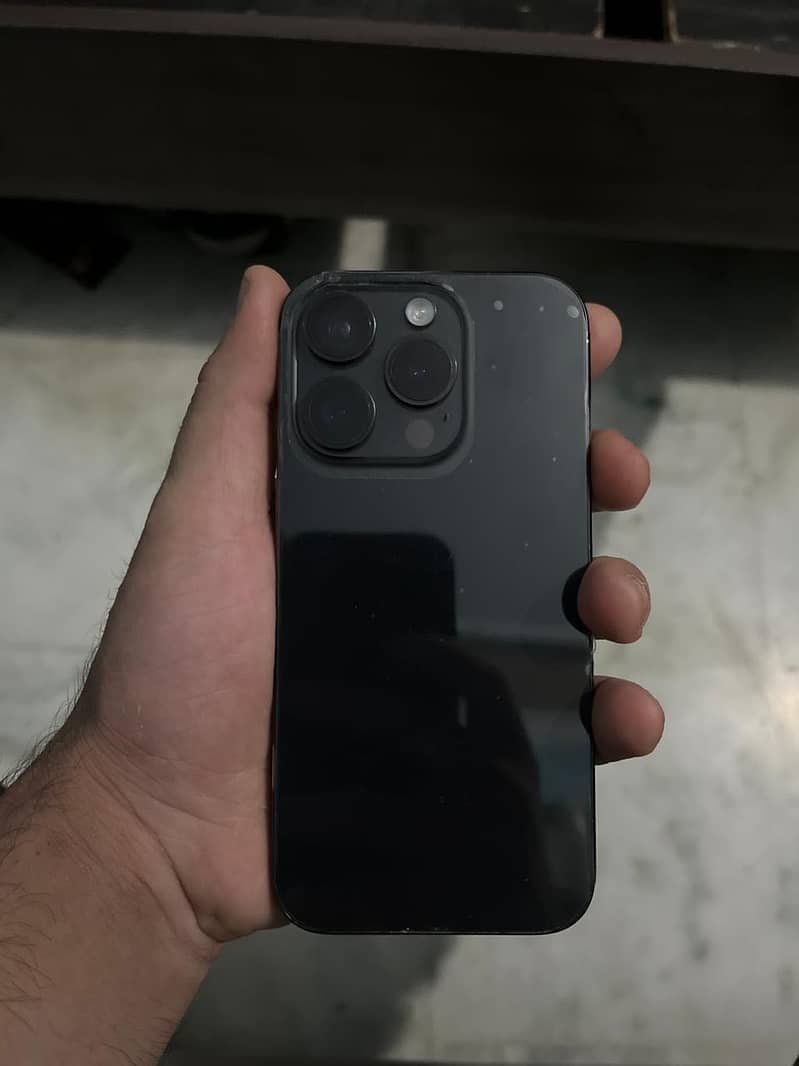 Apple iPhone 15 Pro 4
