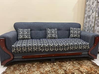 5 Seater Sofa Set with Table 10/10 condition