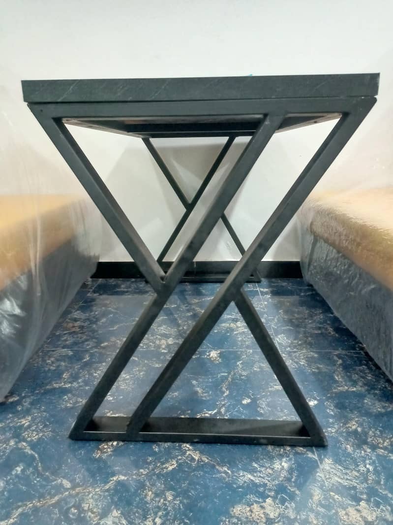 Restaurant table 0
