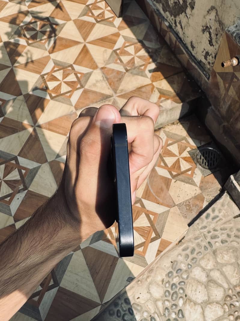 Apple iPhone 12 3