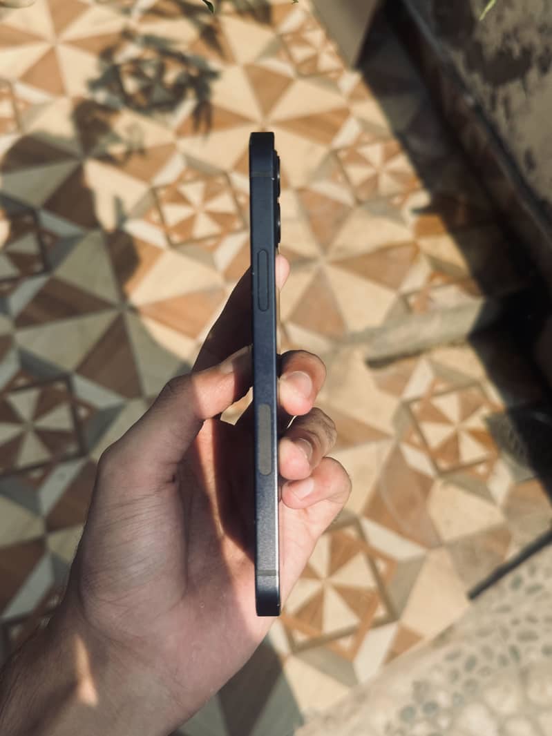 Apple iPhone 12 4