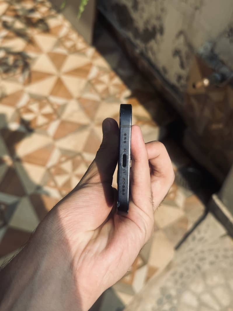 Apple iPhone 12 5