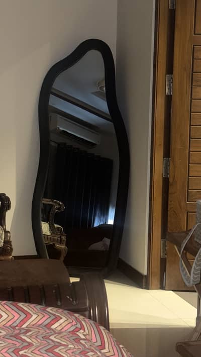 Modern Wavy Full-Length Floor Mirror – Black velvet Frame