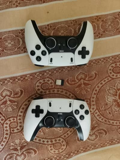 2 Wireless Controllers (like new)