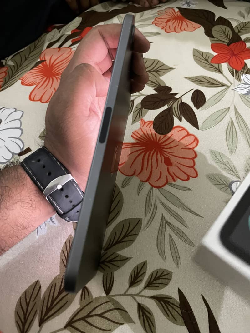 Ipad mini 6 with box 4