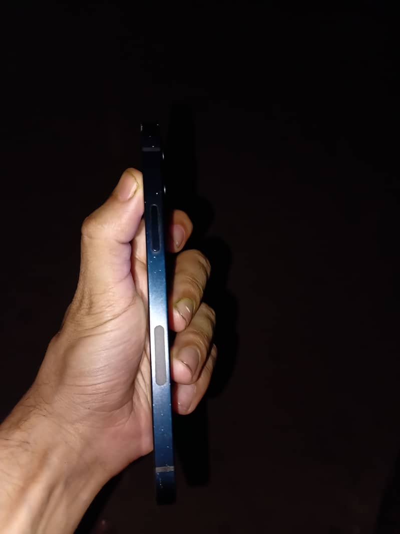 Apple iPhone 12 4