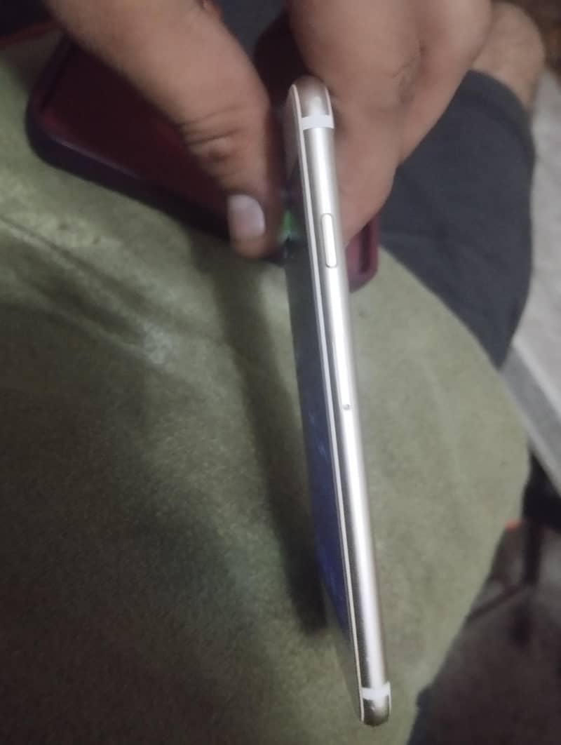 Apple iPhone 7 3