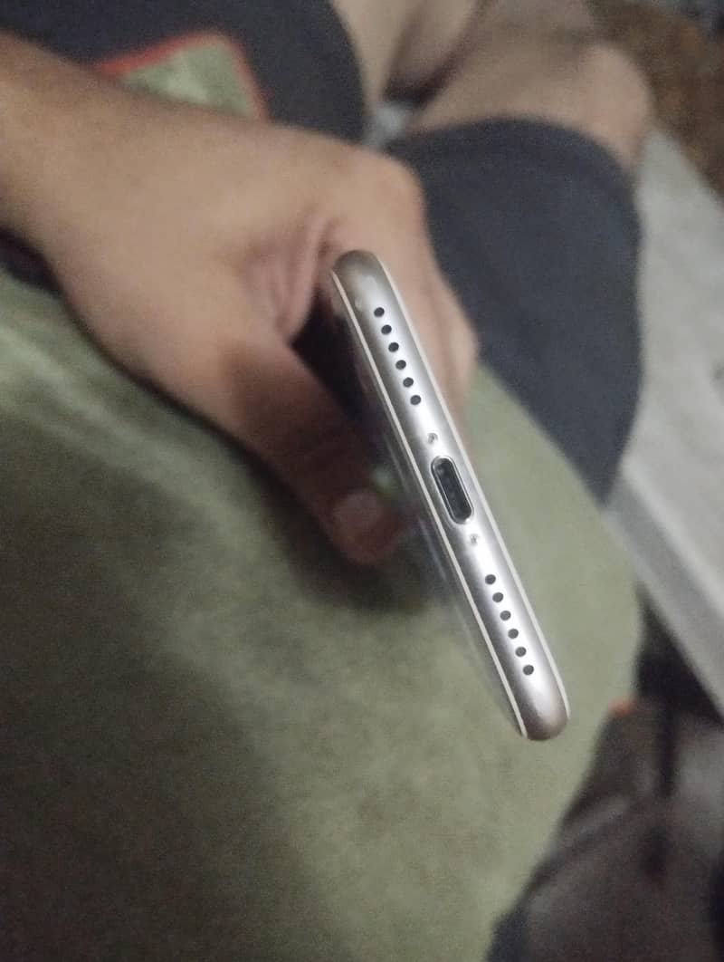 Apple iPhone 7 4