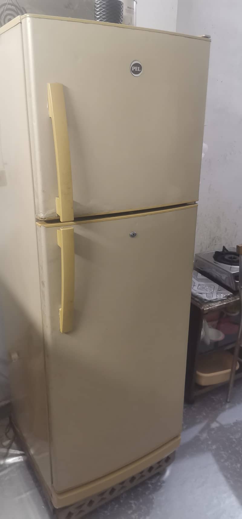 Medium size fridge 0