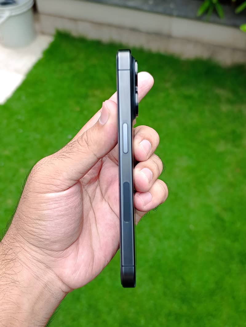 iPhone 15 Pro 4