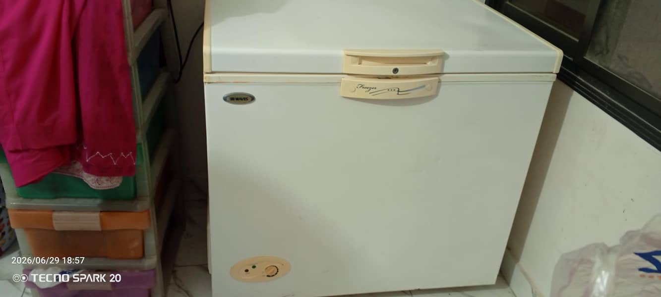 waves medium size Deep Freezer 0