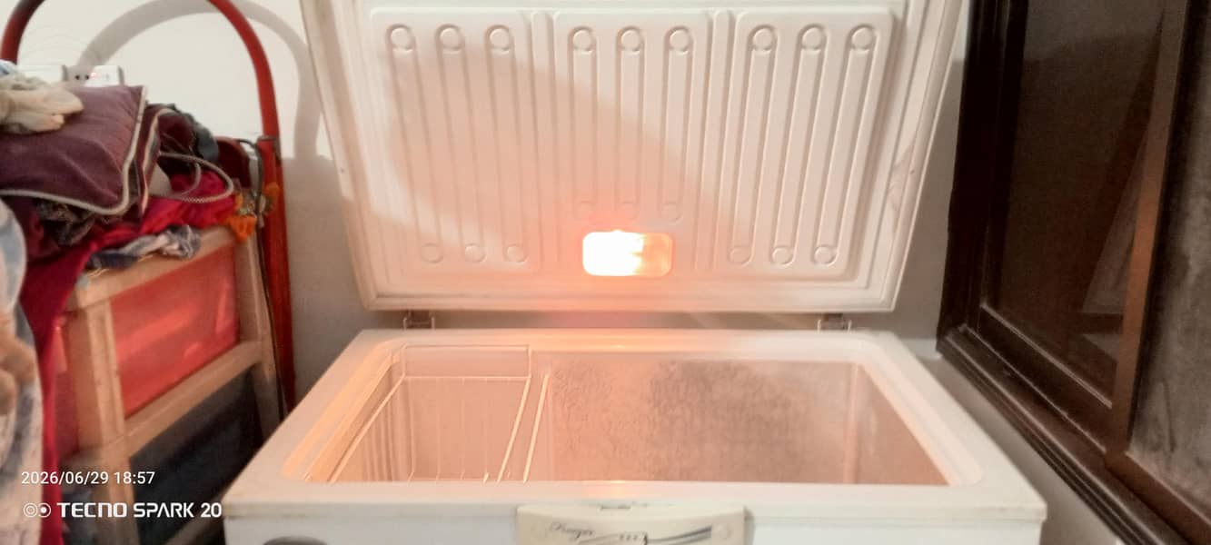 waves medium size Deep Freezer 1
