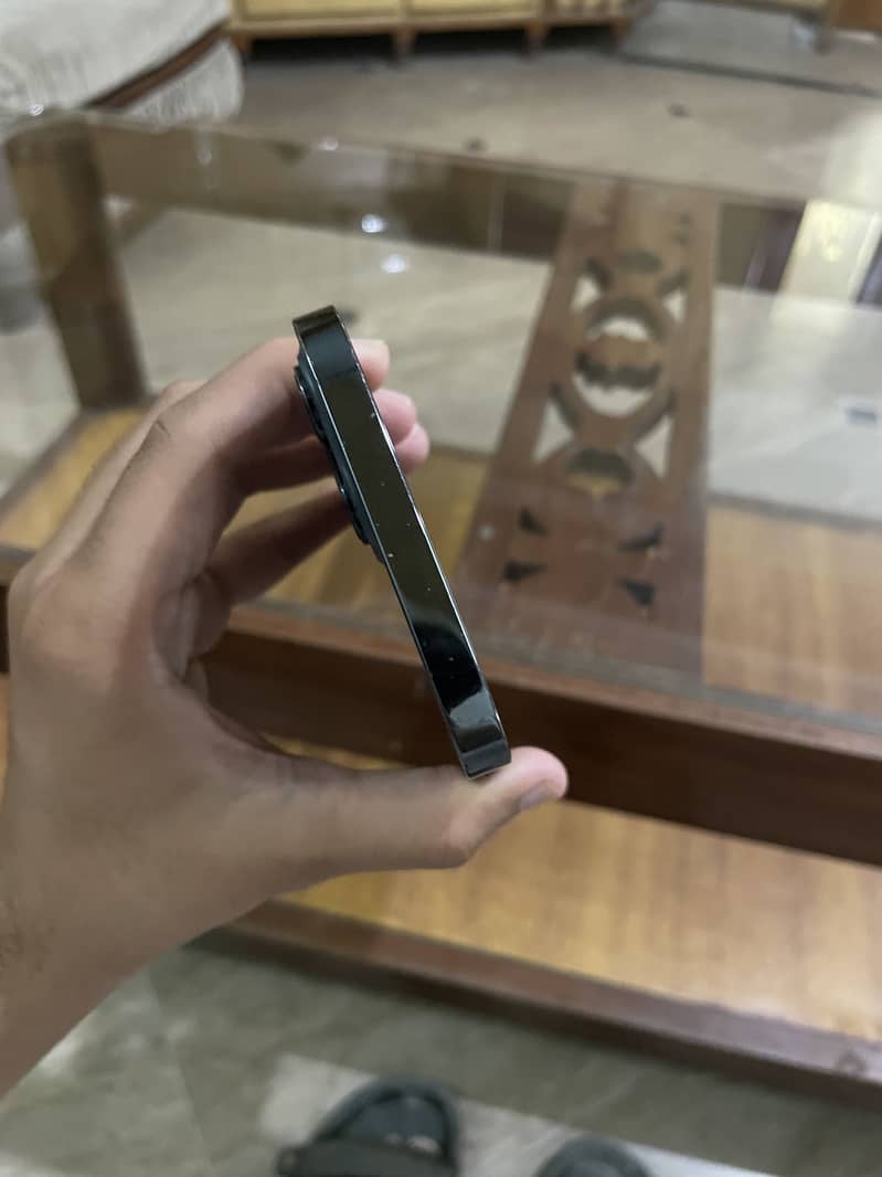 Apple iPhone 12 Pro Max 4