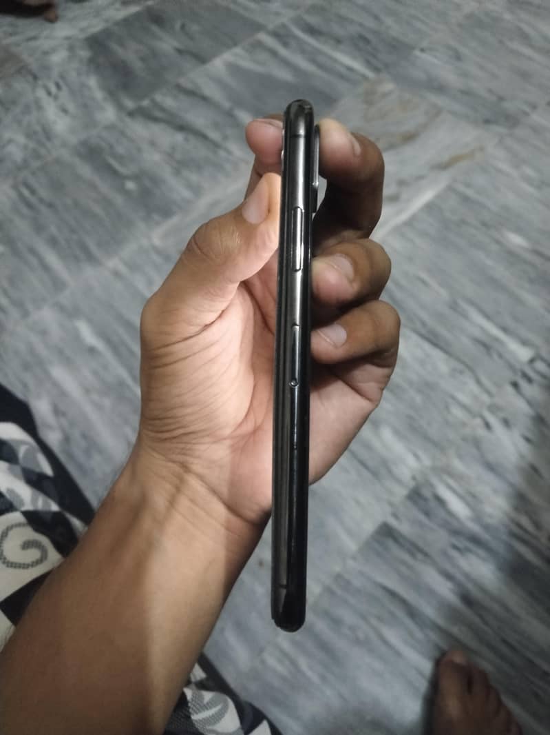 Apple iPhone X 4