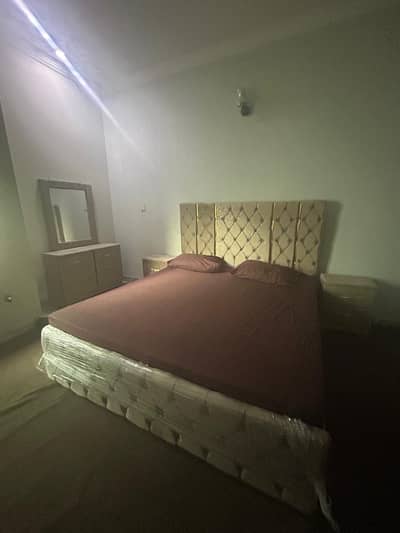 bed set wd side table nd dressing table