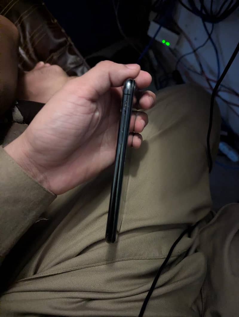 Apple iPhone X 5
