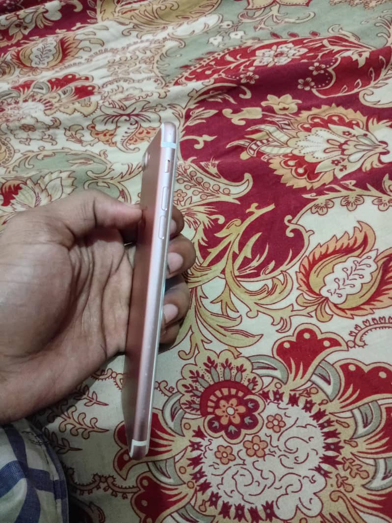 Apple iPhone 7 Plus 2