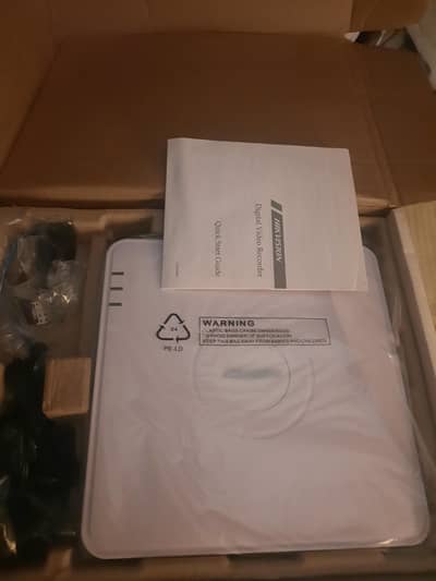 HIKVISION DS-7108HQHI-K1  (K1 MODEL) 8 CHANNEL IP + ANALOG  NEW