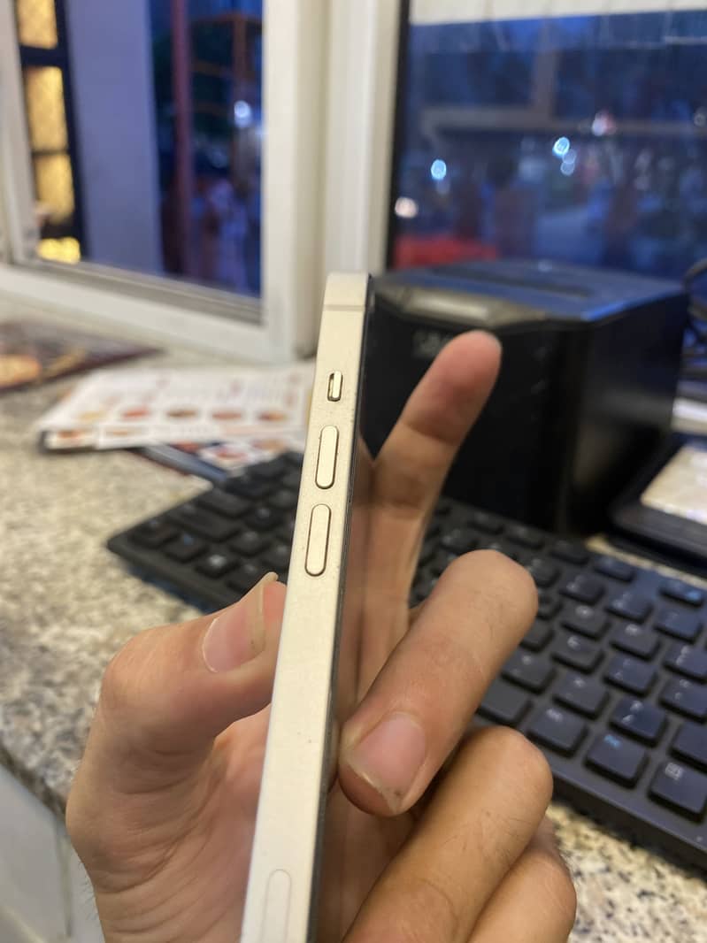 Apple iPhone 13 5