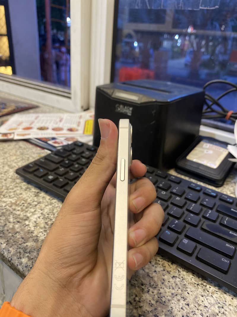 Apple iPhone 13 6
