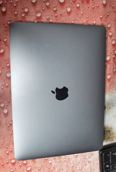 macbook air 2020 13 8gb 256gb condition 8by 10