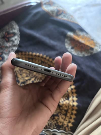 Apple iPhone 11 (03714560425) Whatsapp