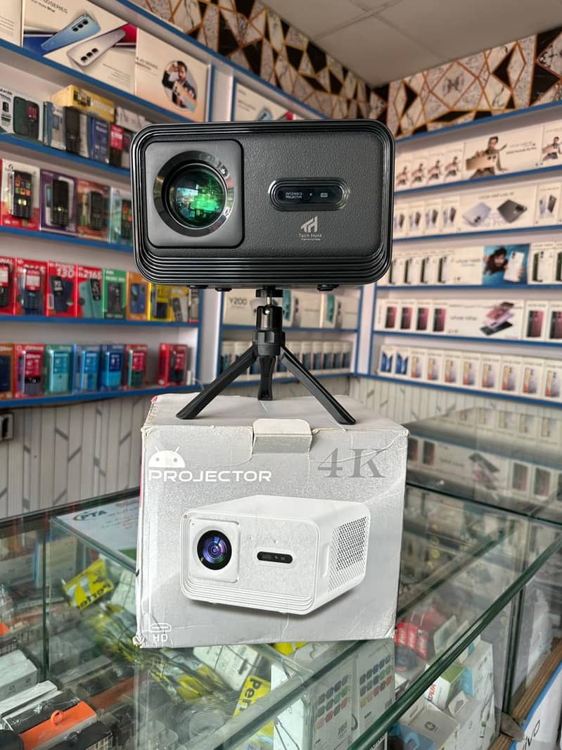 4k tech hunk projector 0