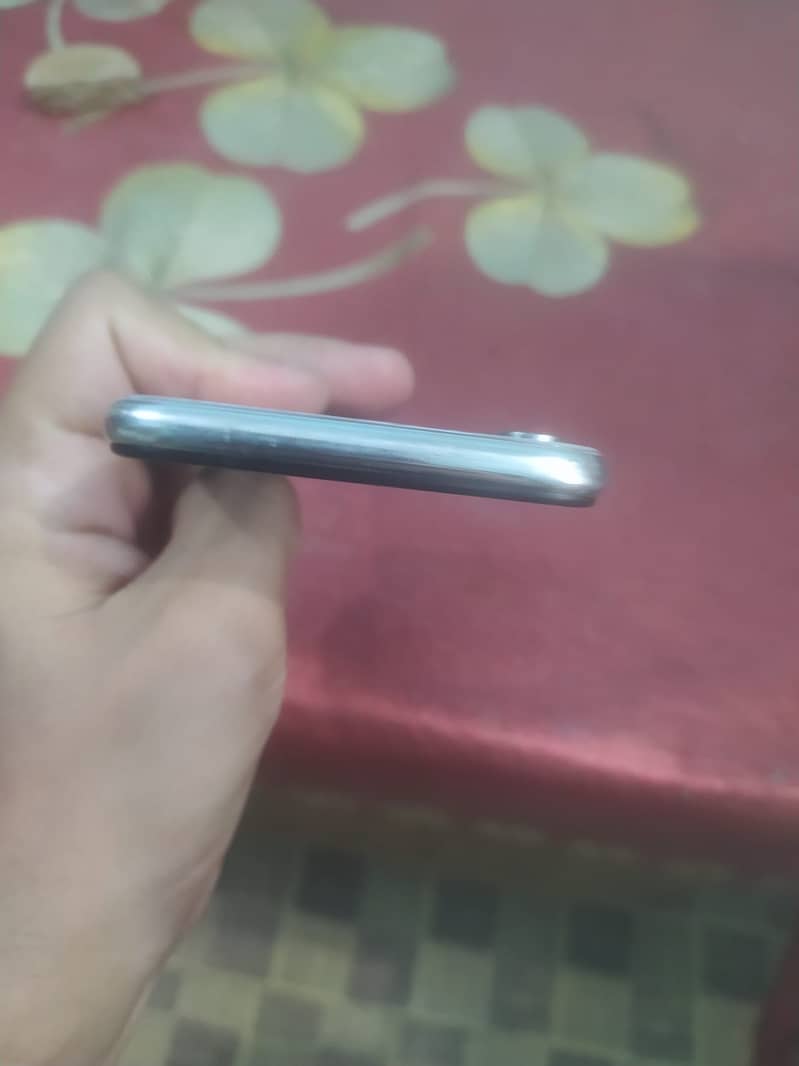 Apple iPhone X 3