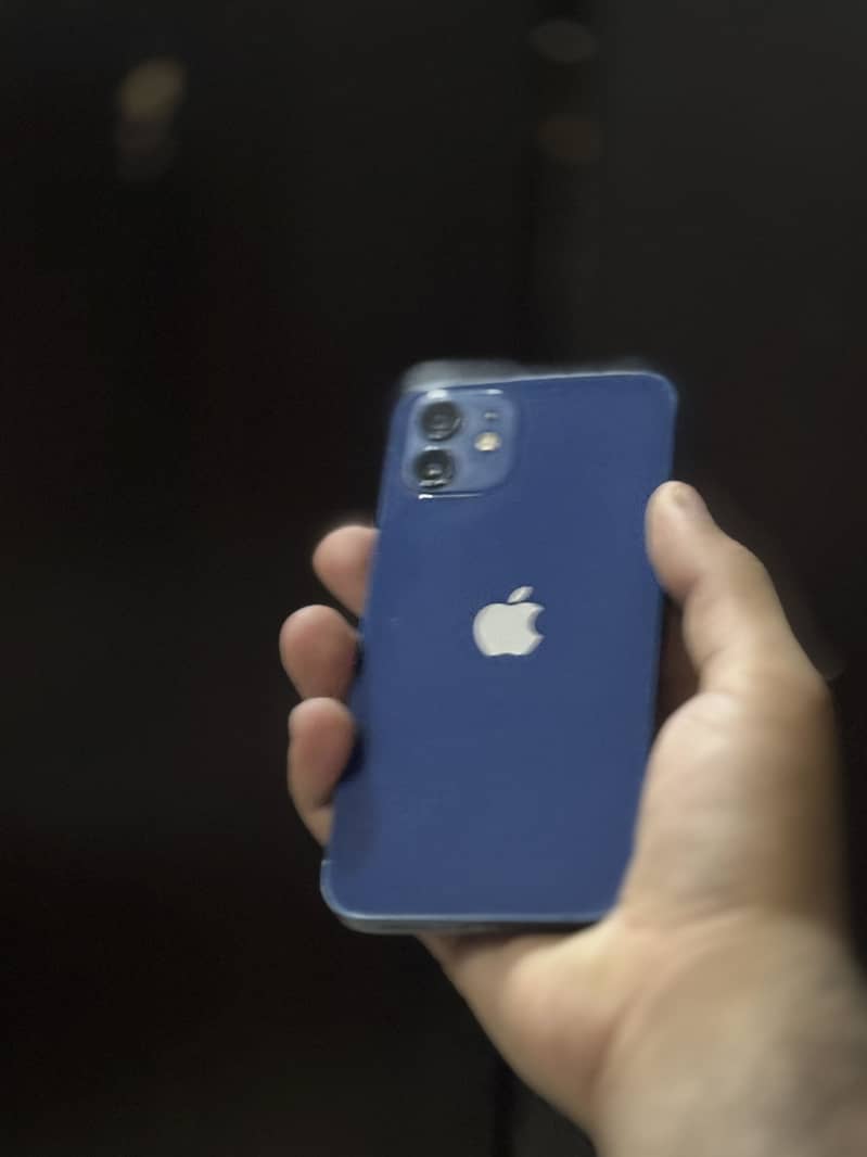 Apple iPhone 12 4