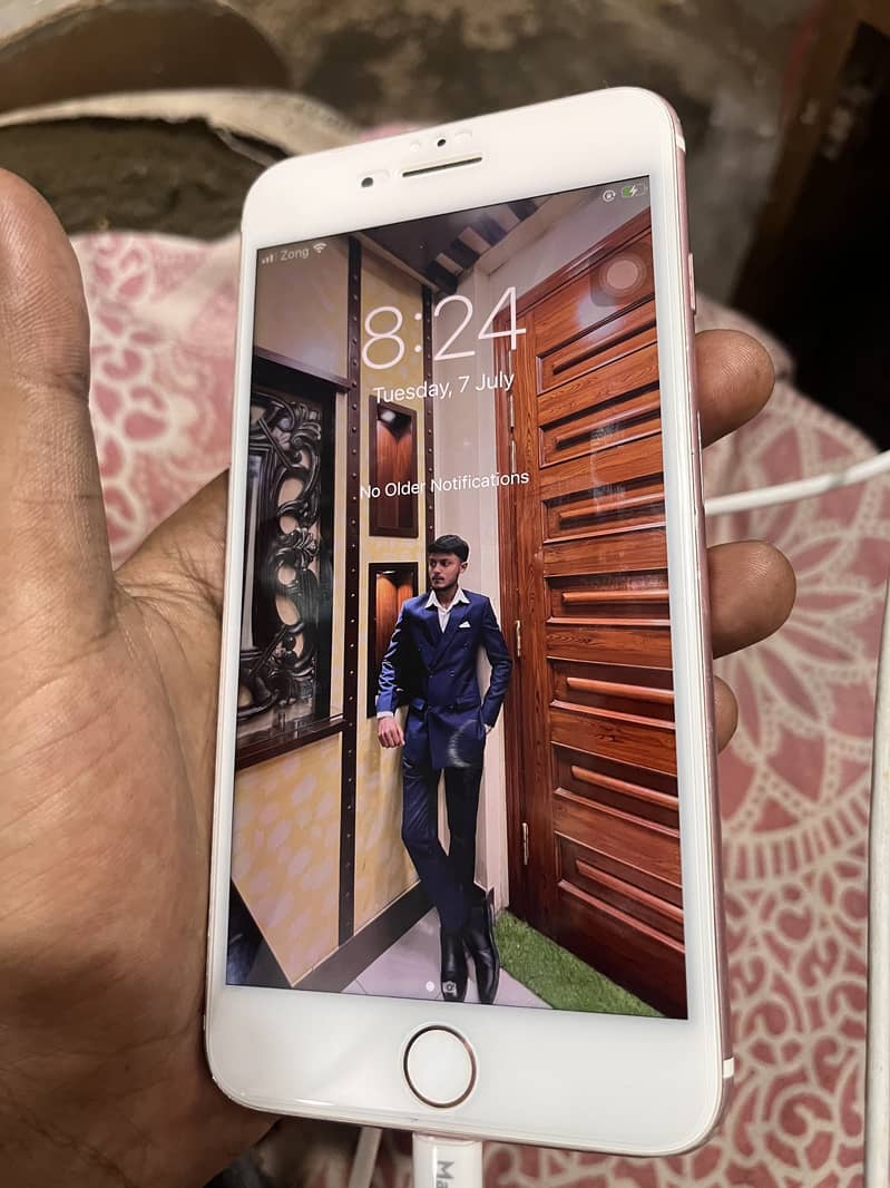 Apple iPhone 7 Plus 1