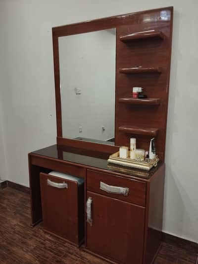 Dessing table all solid wood with glass top