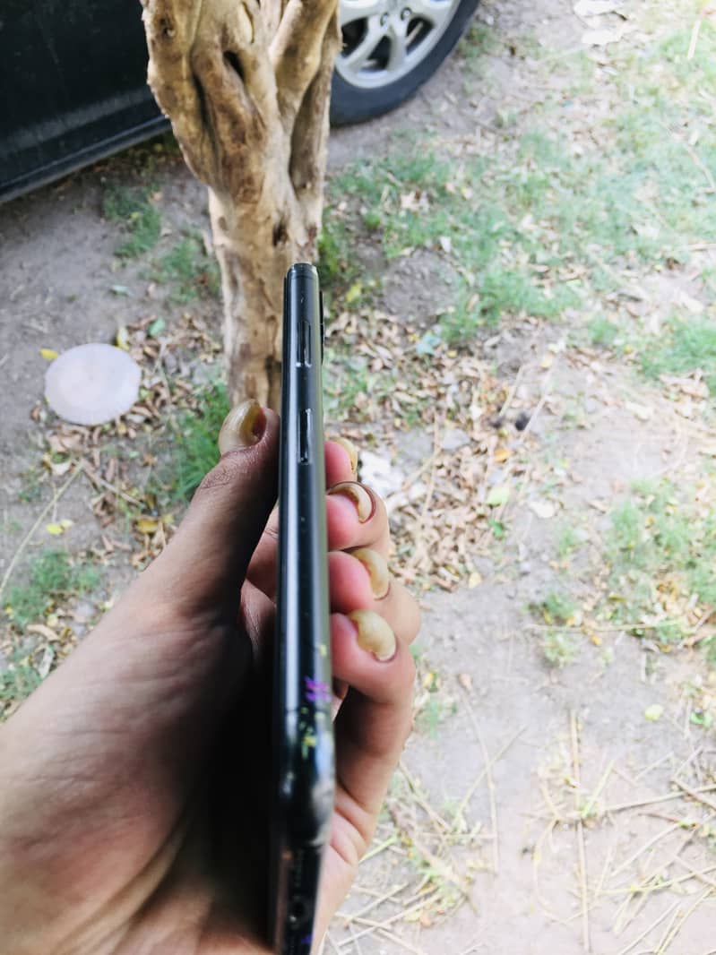 Apple iPhone X 3