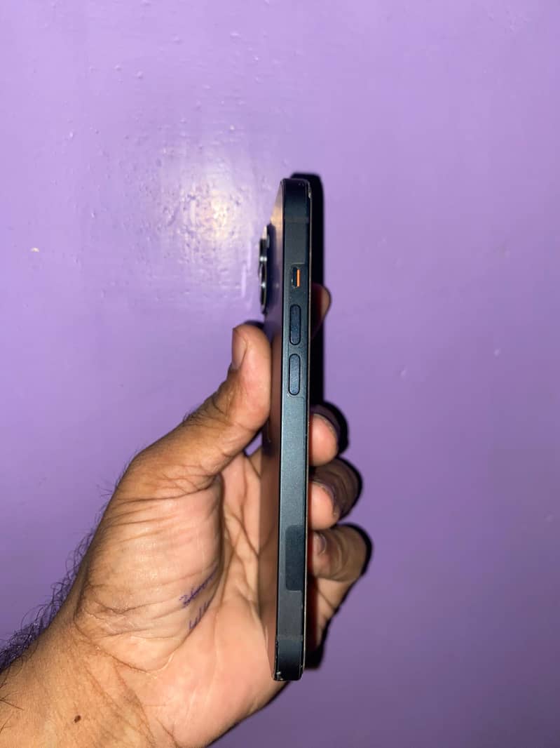 Apple iPhone 14 4