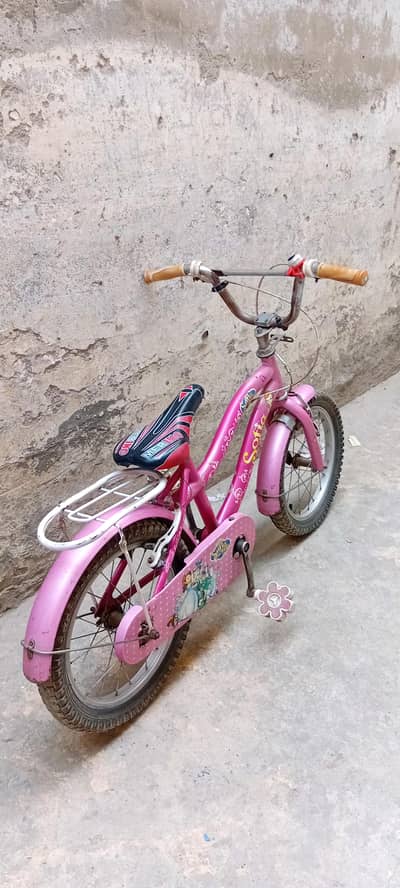 girls cycle