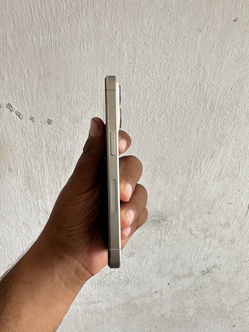 Apple iPhone 15 Pro 1