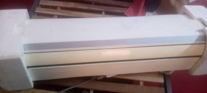 Mando 1.5 ton AC Air Conditioner new condition 10/10