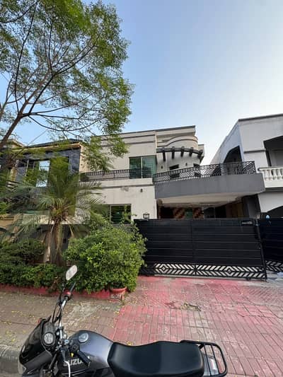 8 Marla slightly used house available for rent in bahria town phase 3 gas installed  proper double unit 5 bedrooms