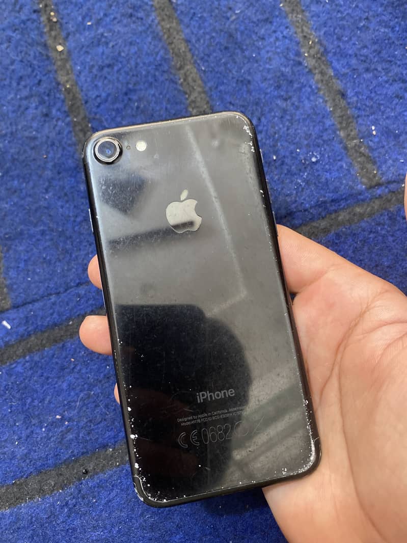 Apple iPhone 7 0